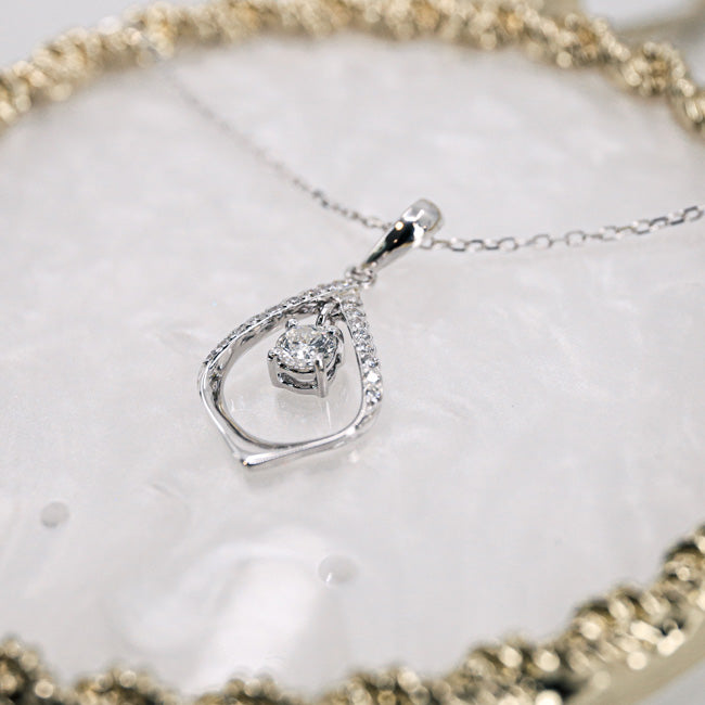 Diamond Pendant – FMP0056 (Without 18K Gold Necklace)